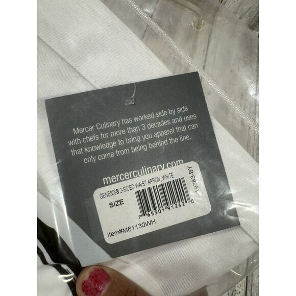 Mercer Culinary M61130WH Genesis White Poly-cotton Apron - 33" x 29" - Picture 5 of 5